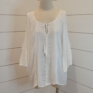SPENSE large lightweight peek a boo shoulder white top